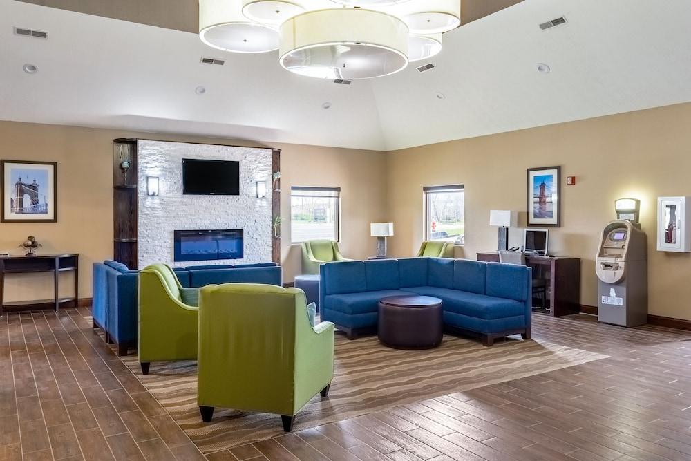 Comfort Inn & Suites Cincinnati Eastgate Bagian luar foto