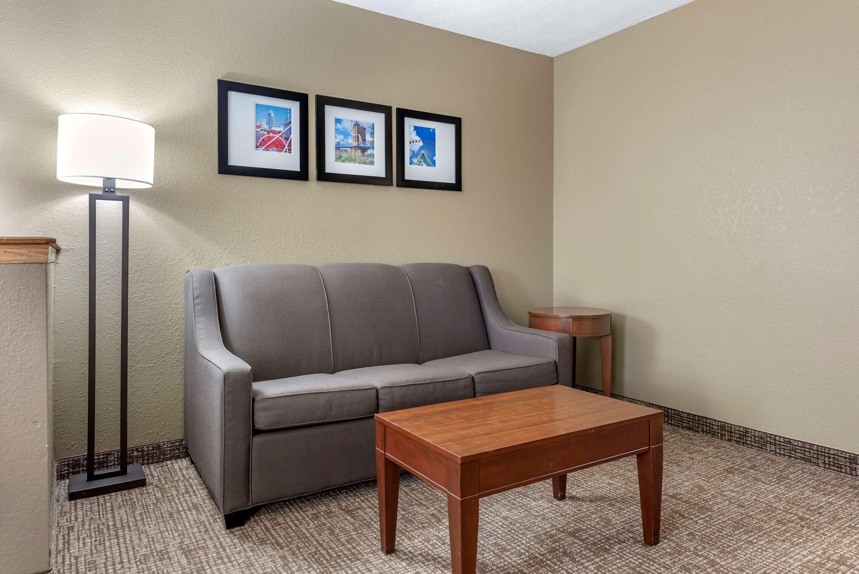 Comfort Inn & Suites Cincinnati Eastgate Bagian luar foto