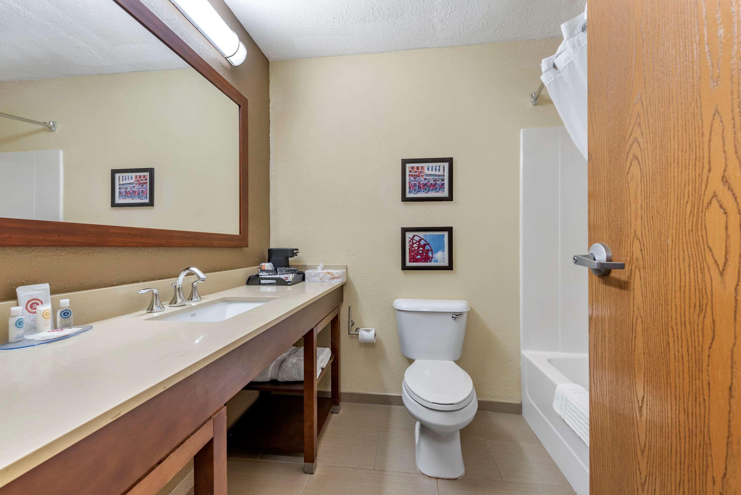 Comfort Inn & Suites Cincinnati Eastgate Bagian luar foto