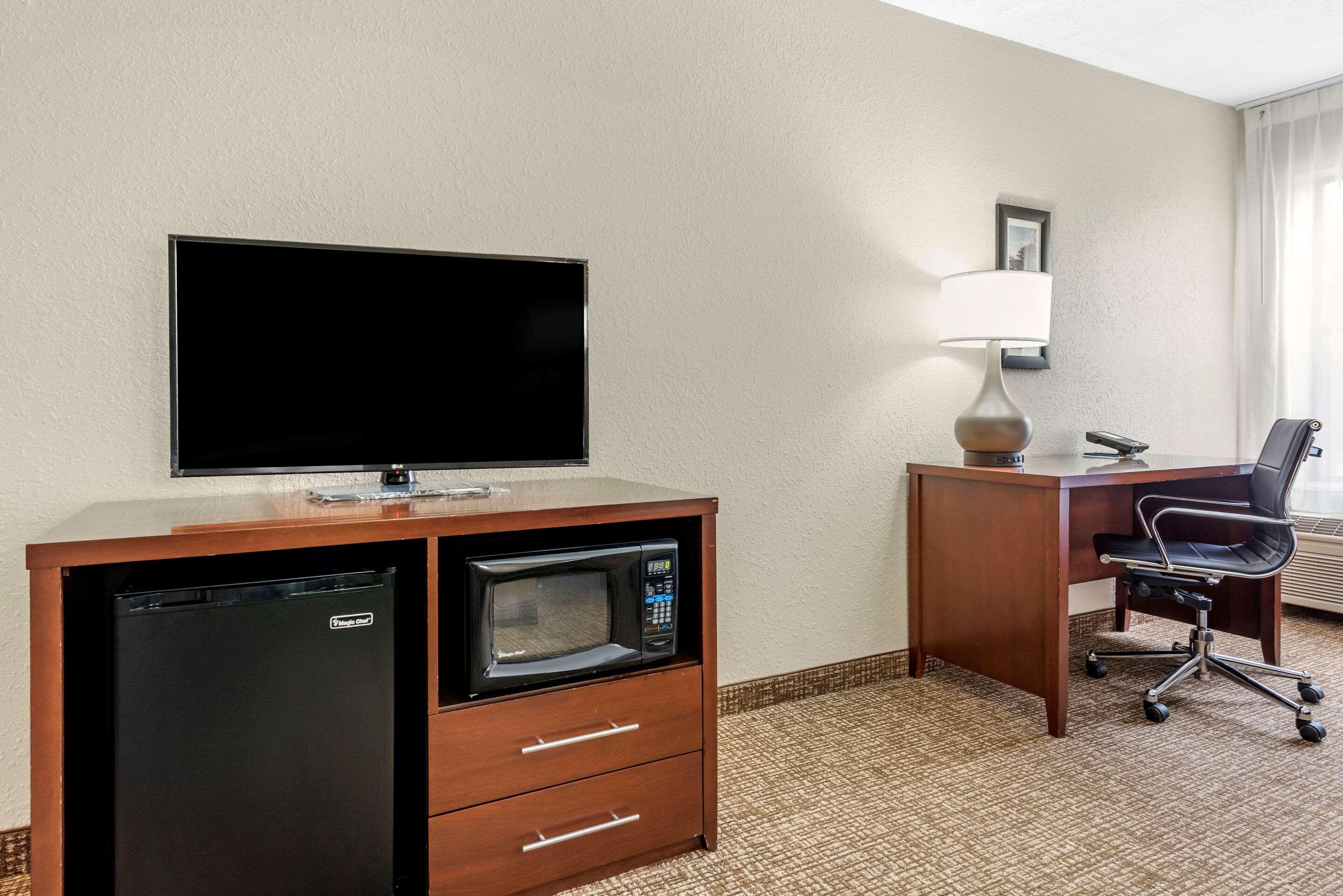 Comfort Inn & Suites Cincinnati Eastgate Bagian luar foto