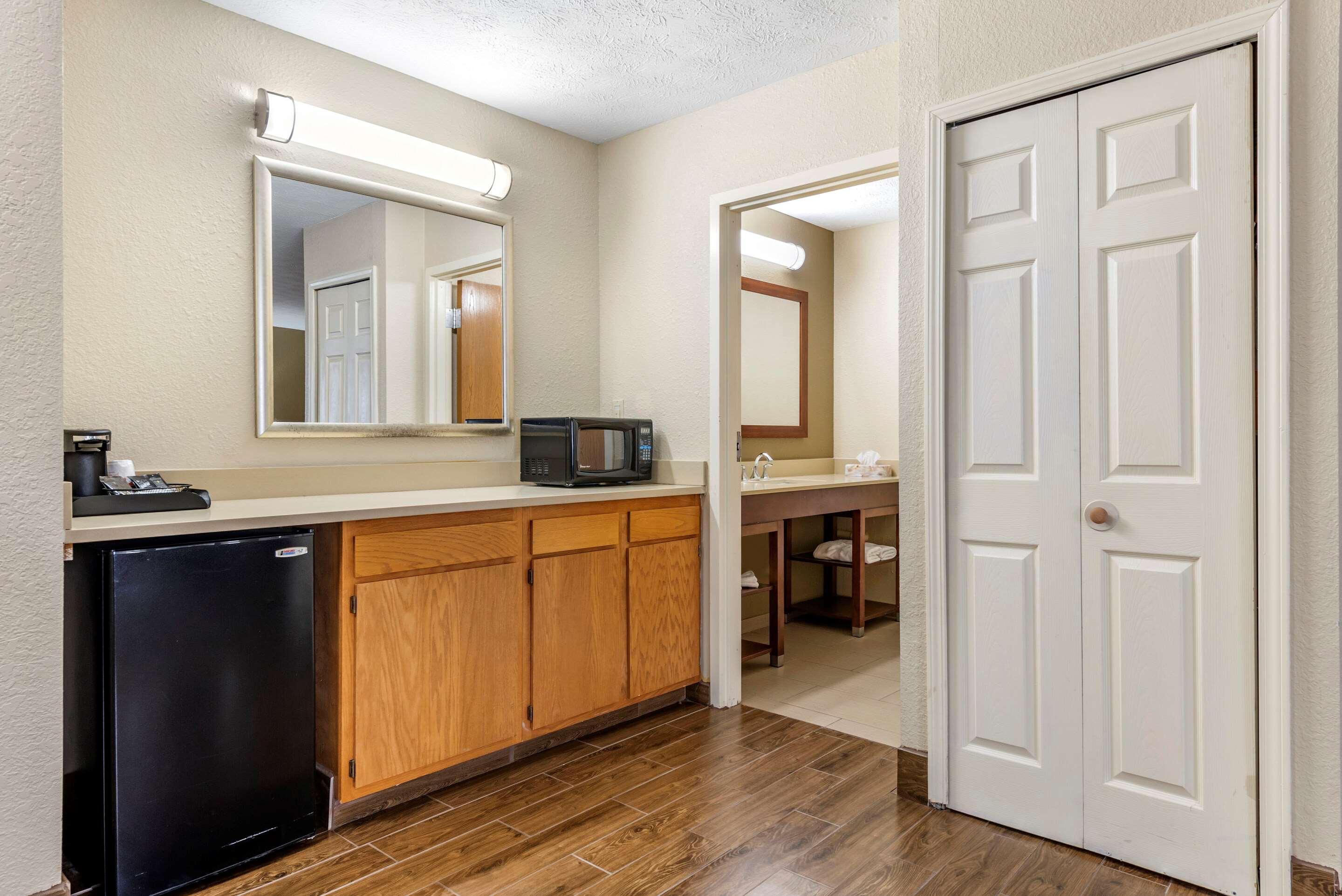 Comfort Inn & Suites Cincinnati Eastgate Bagian luar foto