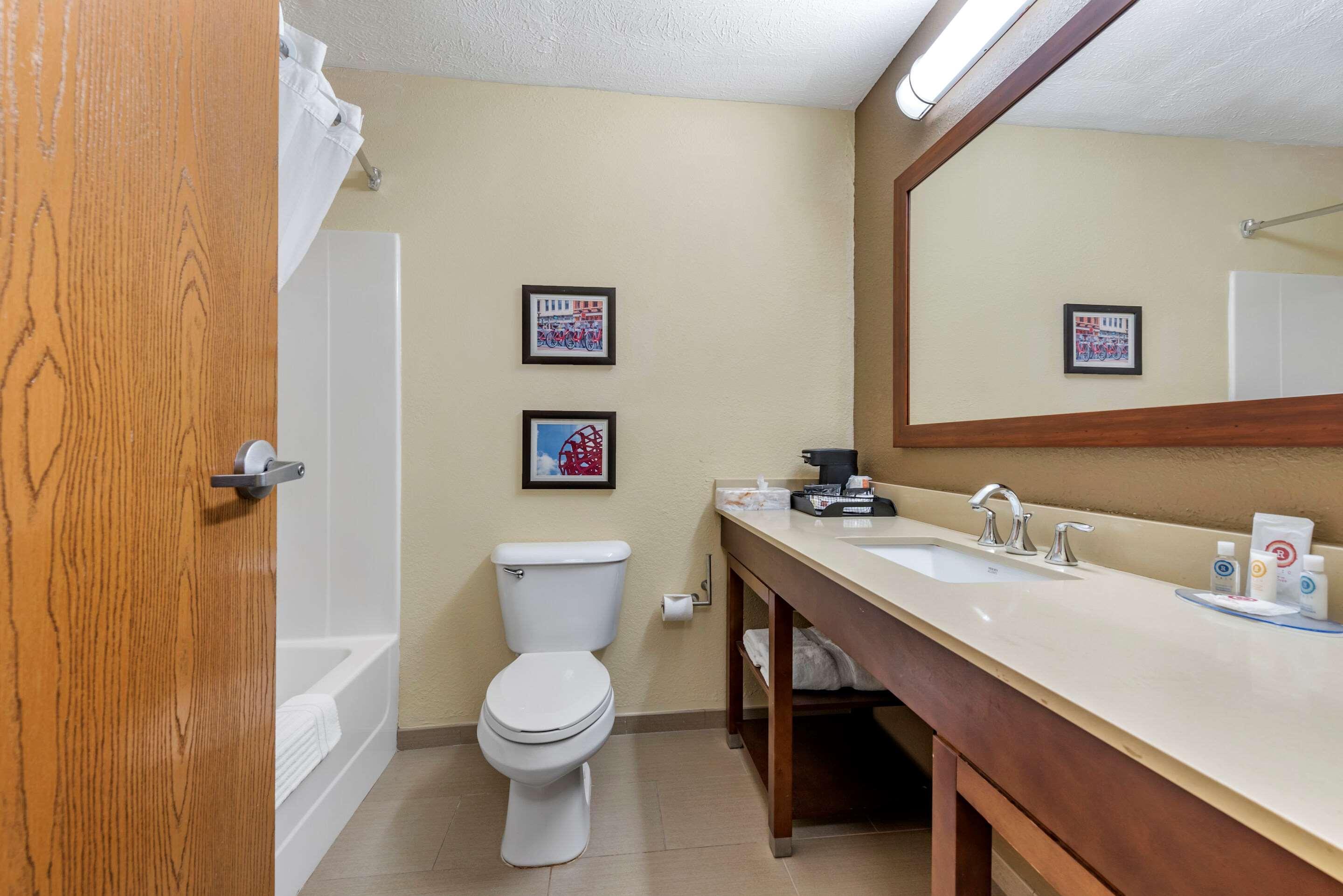Comfort Inn & Suites Cincinnati Eastgate Bagian luar foto