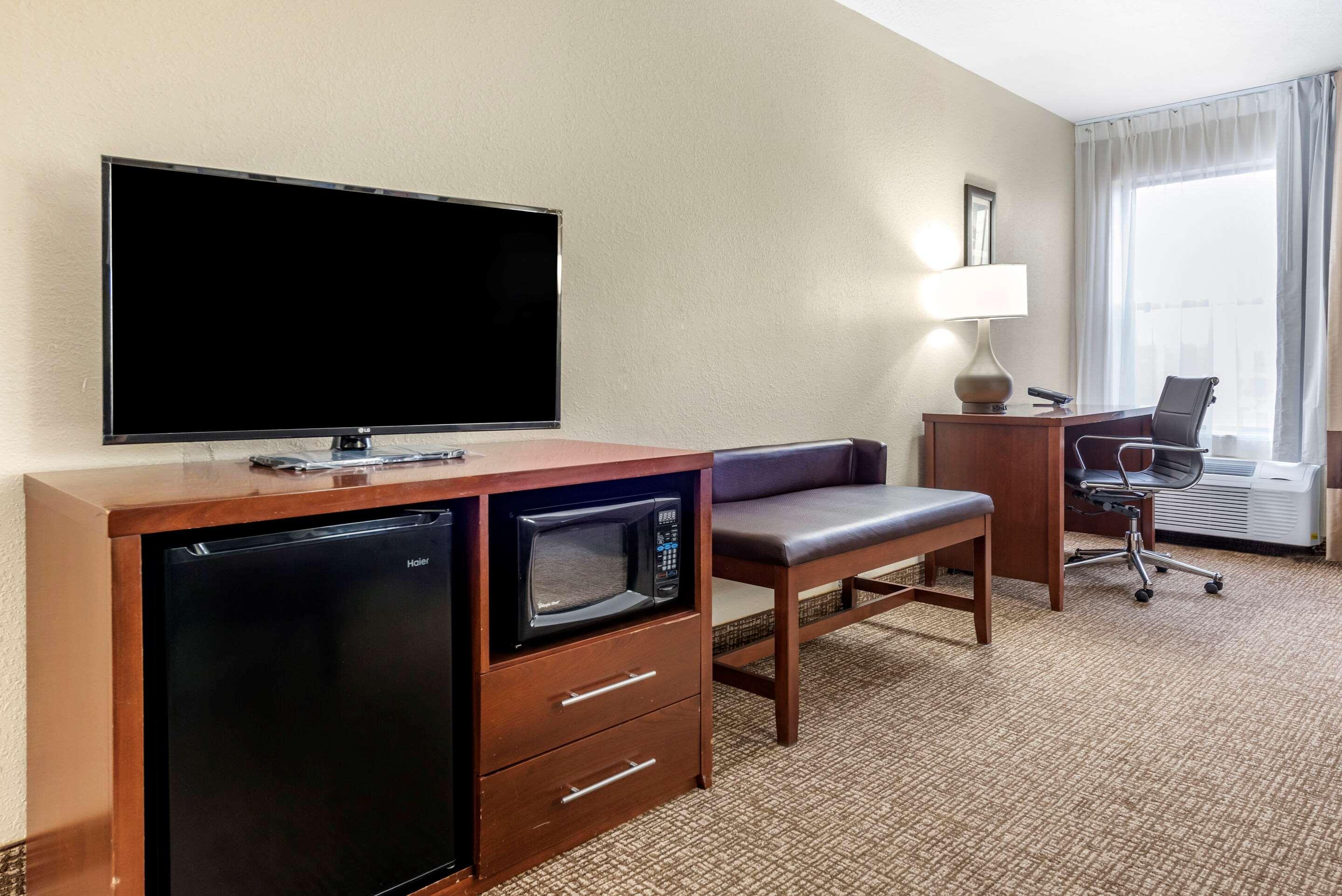 Comfort Inn & Suites Cincinnati Eastgate Bagian luar foto