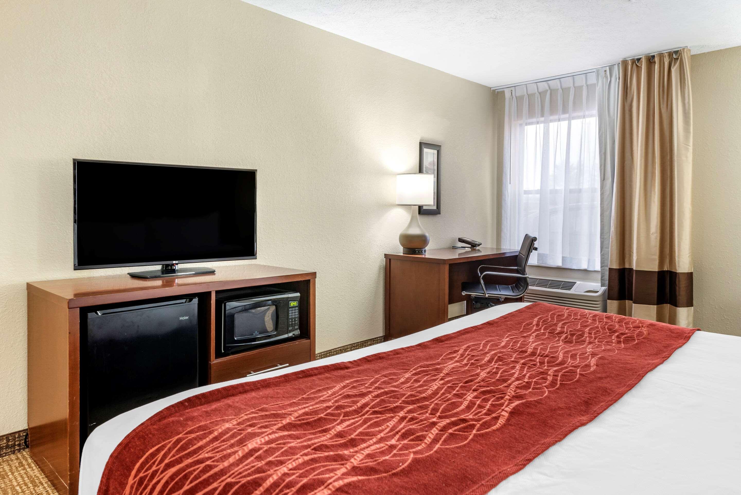 Comfort Inn & Suites Cincinnati Eastgate Bagian luar foto