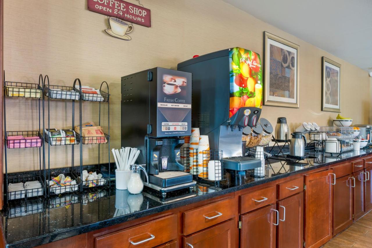 Comfort Inn & Suites Cincinnati Eastgate Bagian luar foto