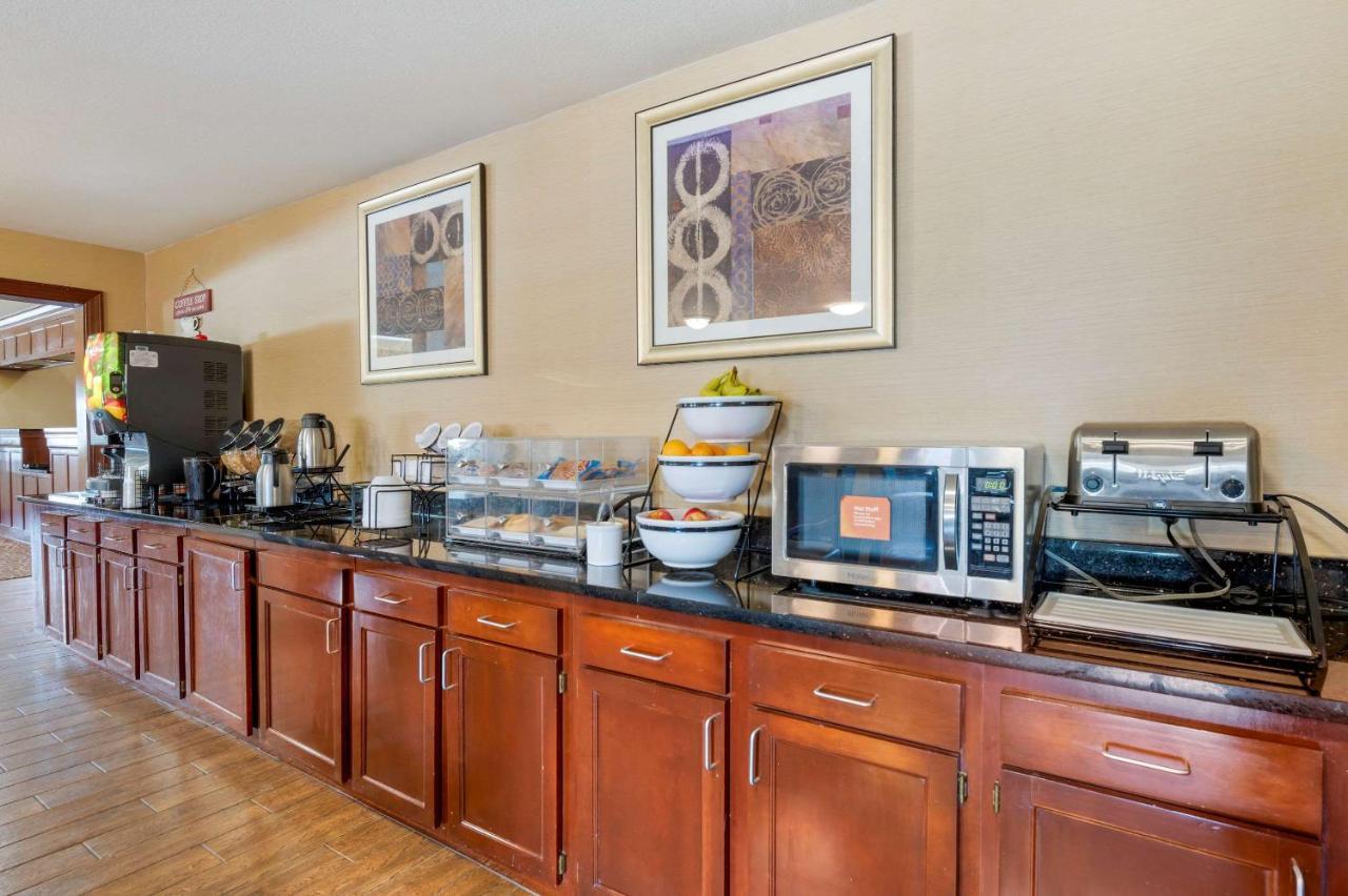 Comfort Inn & Suites Cincinnati Eastgate Bagian luar foto