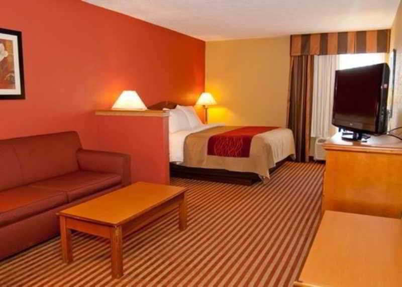 Comfort Inn & Suites Cincinnati Eastgate Bagian luar foto