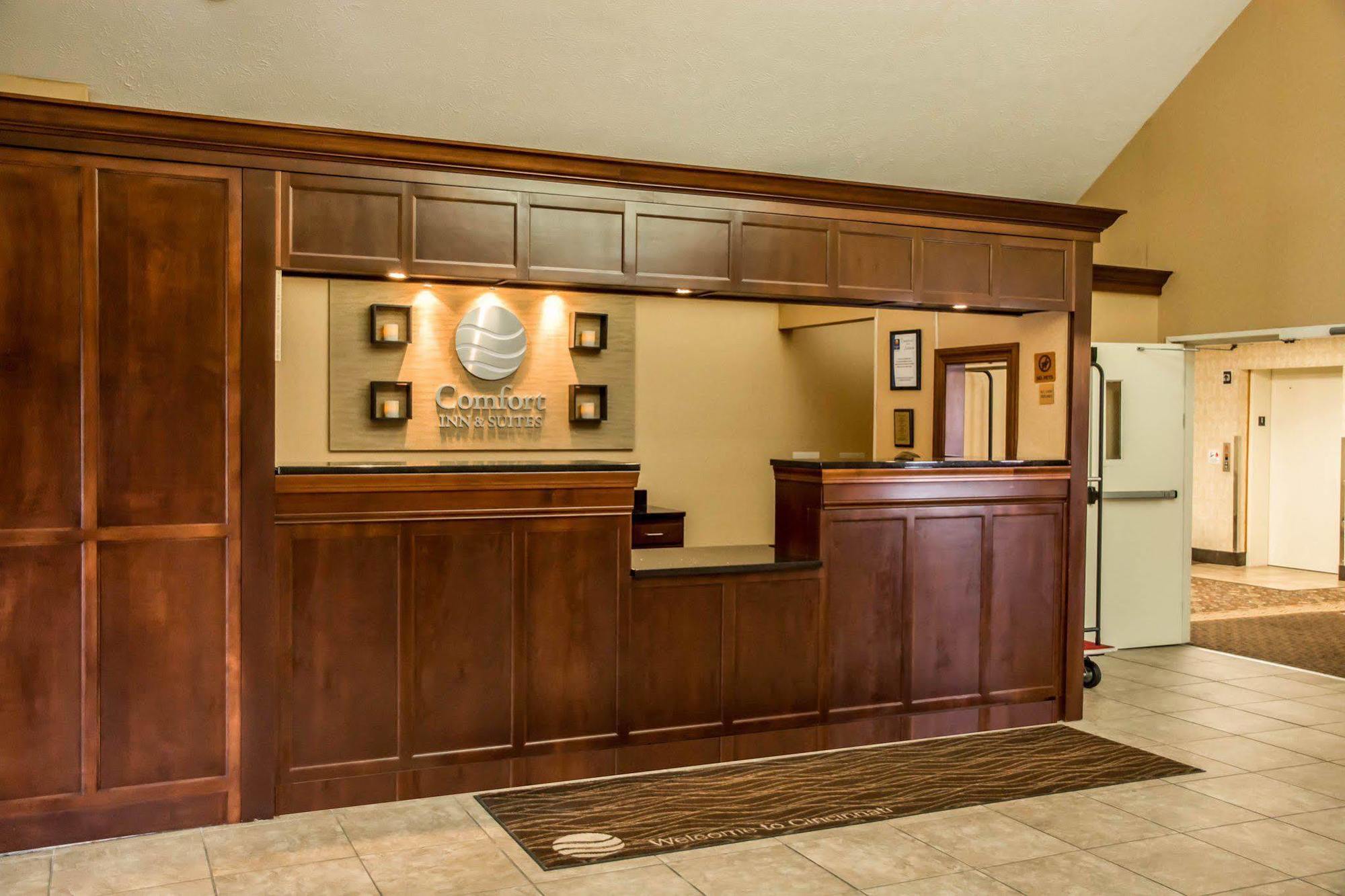 Comfort Inn & Suites Cincinnati Eastgate Bagian luar foto